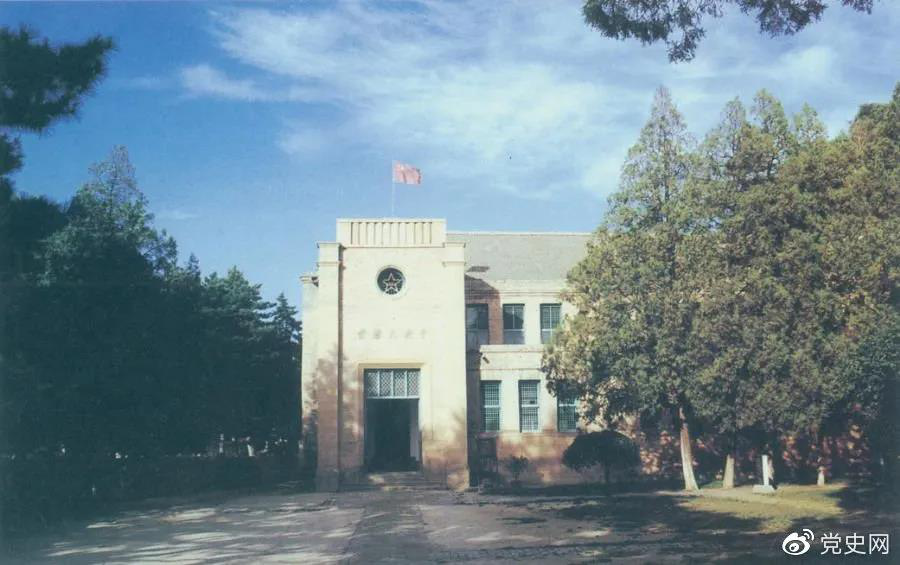 楊家?guī)X革命舊址，位于延安城西北約3公里，是中共中央1938年11月至1947年3月的所在地。